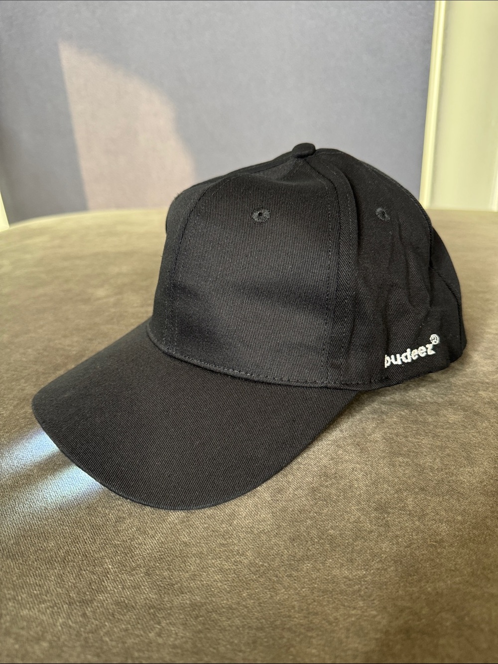 Budeez Adult Unisex Black LED Power Cap Hat Hands-Free Lighting One Size NWT